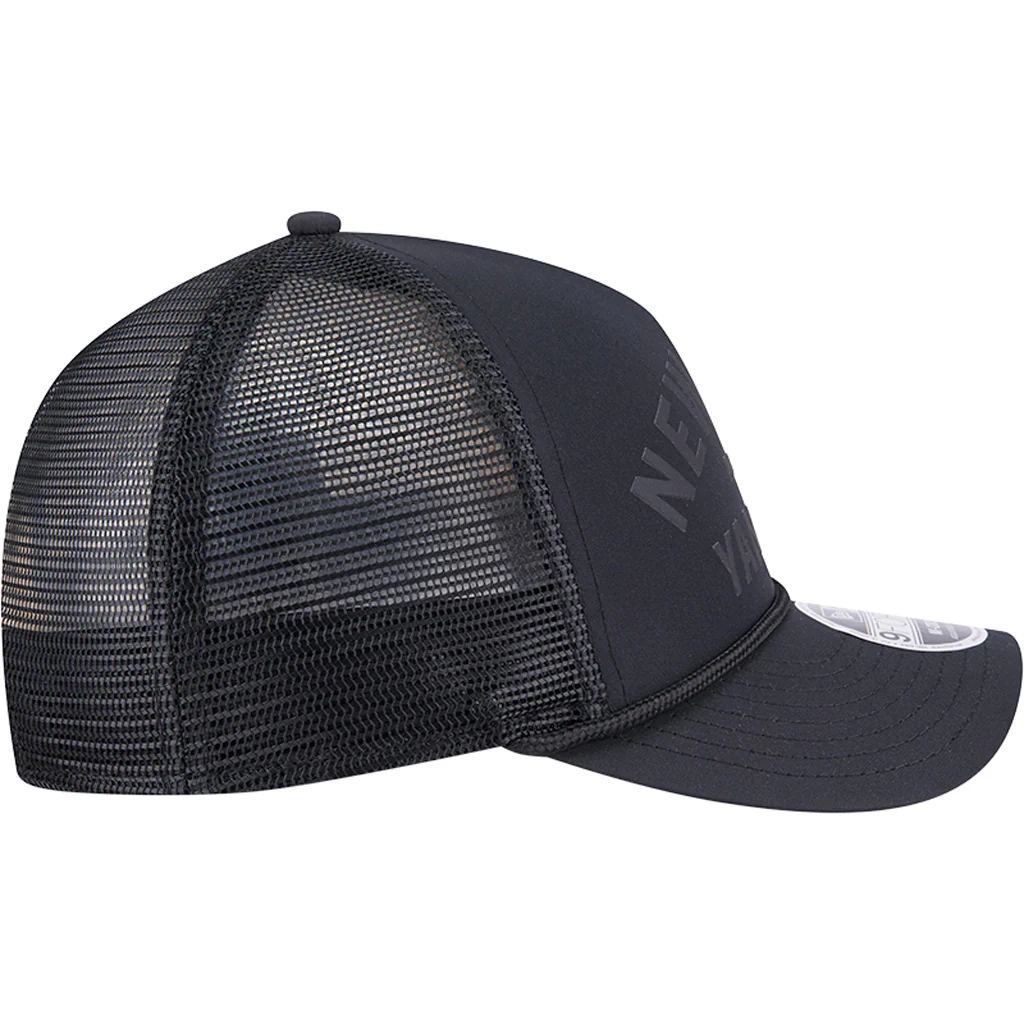 MLB New York Yankees New Era Minimalist 9FORTY M-Crown Snapback Trucker Hat - Black - Image 6
