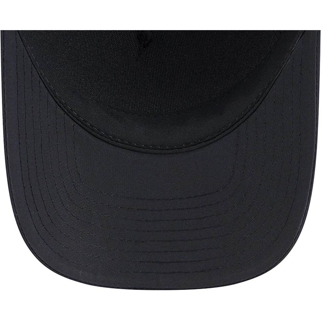 MLB New York Yankees New Era Minimalist 9FORTY M-Crown Snapback Trucker Hat - Black - Image 7
