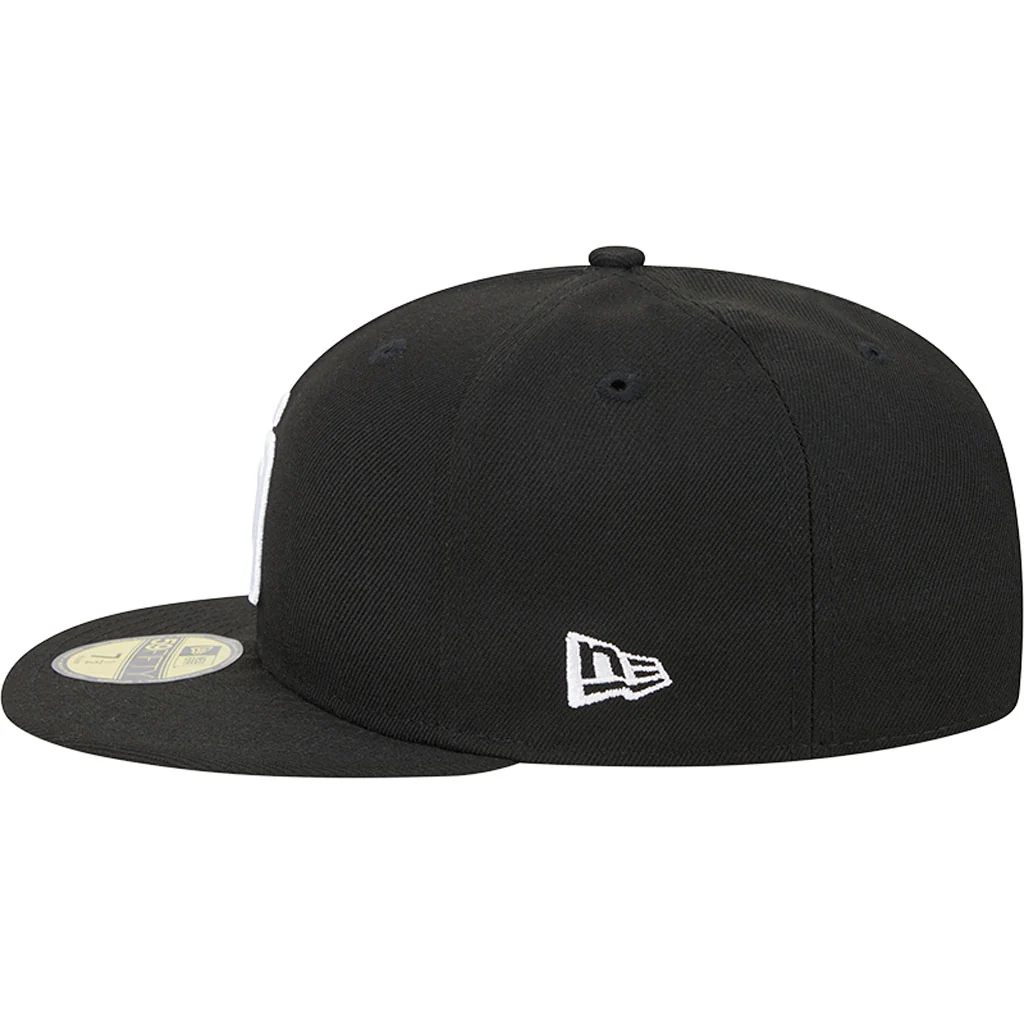 MLB San Diego Padres New Era Side Patch Black & White 59FIFTY Fitted Hat - Black - Image 4