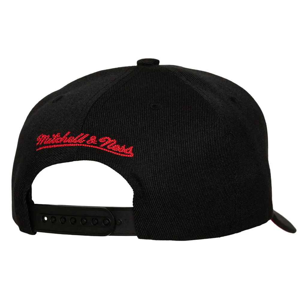 NBA Chicago Bulls Mitchell & Ness Chain Gang Snapback Hat - Black - Image 2