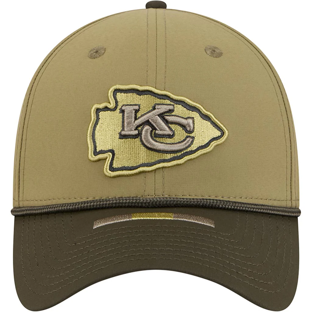 NFL Kansas City Chiefs New Era 2025 Salute to Service 39THIRTY Flex Fit Hat - Green - Image 3