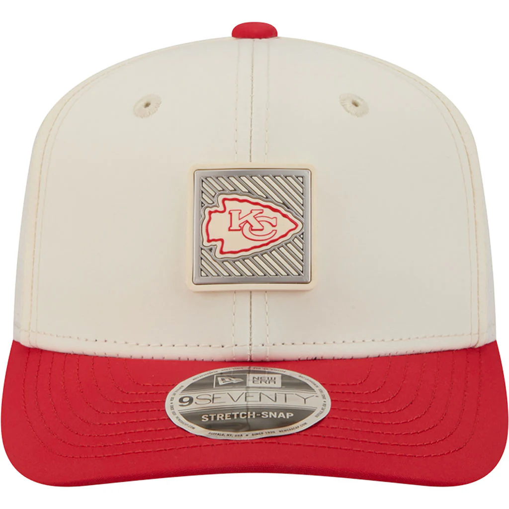 NFL Kansas City Chiefs New Era 2026 Training 9SEVENTY Stretch Snapback Hat - Cream - Image 3